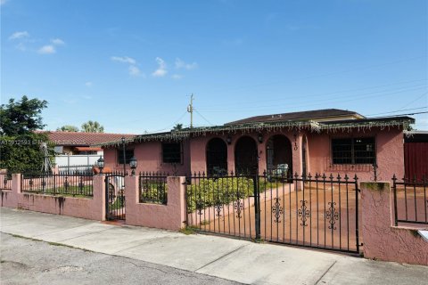 Casa en venta en Miami, Florida, 4 dormitorios, 179.77 m2 № 1969232 - foto 1