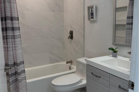 Снять в аренду виллу или дом в Форт-Лодердейл, Флорида 2 спальни, 98.85м2, № 1953017 - фото 23