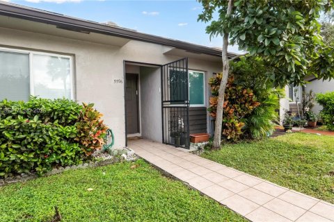 Снять в аренду виллу или дом в Форт-Лодердейл, Флорида 2 спальни, 98.85м2, № 1953017 - фото 28