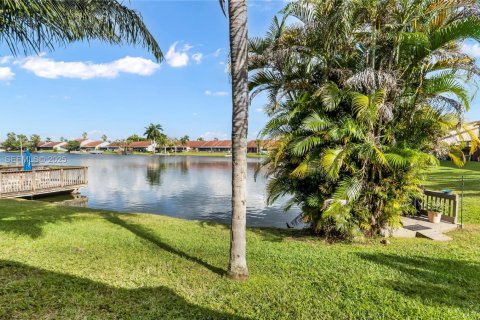 Снять в аренду виллу или дом в Форт-Лодердейл, Флорида 2 спальни, 98.85м2, № 1953017 - фото 26