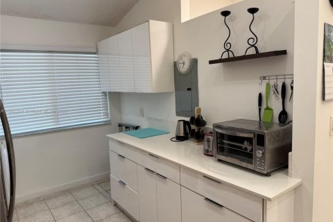 Снять в аренду виллу или дом в Форт-Лодердейл, Флорида 2 спальни, 98.85м2, № 1953017 - фото 6