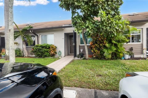 Снять в аренду виллу или дом в Форт-Лодердейл, Флорида 2 спальни, 98.85м2, № 1953017 - фото 29