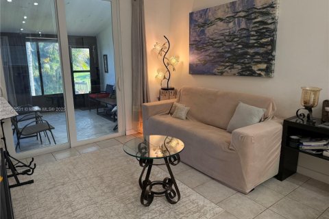 Снять в аренду виллу или дом в Форт-Лодердейл, Флорида 2 спальни, 98.85м2, № 1953017 - фото 13