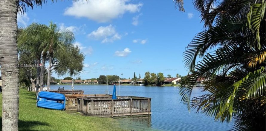 Дом в Форт-Лодердейл, Флорида 2 спальни, 98.85м2 № 1953017