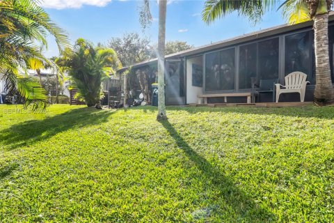 Снять в аренду виллу или дом в Форт-Лодердейл, Флорида 2 спальни, 98.85м2, № 1953017 - фото 27