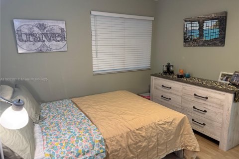 Снять в аренду виллу или дом в Форт-Лодердейл, Флорида 2 спальни, 98.85м2, № 1953017 - фото 18