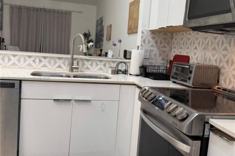 Снять в аренду виллу или дом в Форт-Лодердейл, Флорида 2 спальни, 98.85м2, № 1953017 - фото 8