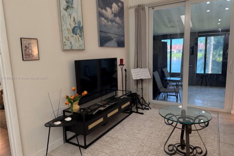 Снять в аренду виллу или дом в Форт-Лодердейл, Флорида 2 спальни, 98.85м2, № 1953017 - фото 14