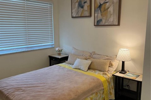 Снять в аренду виллу или дом в Форт-Лодердейл, Флорида 2 спальни, 98.85м2, № 1953017 - фото 21