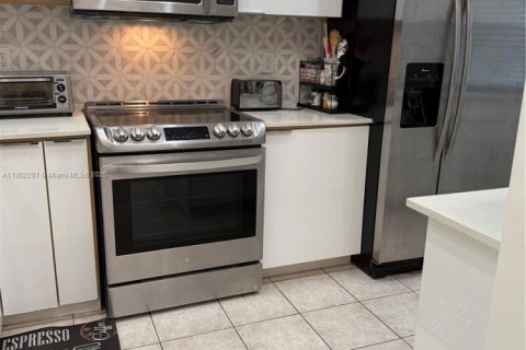 Снять в аренду виллу или дом в Форт-Лодердейл, Флорида 2 спальни, 98.85м2, № 1953017 - фото 5