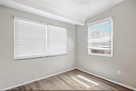 House in Largo, Florida 3 bedrooms, 117.89 sq.m. № 2403157 - photo 19