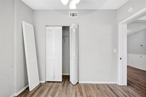 House in Largo, Florida 3 bedrooms, 117.89 sq.m. № 2403157 - photo 20