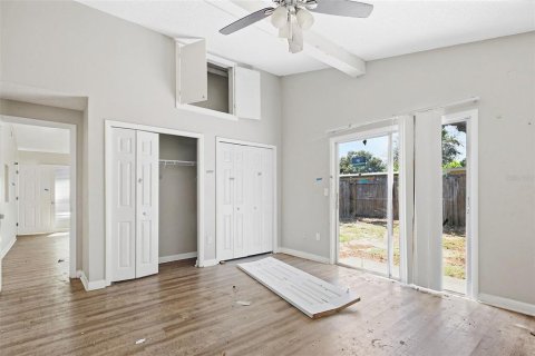 House in Largo, Florida 3 bedrooms, 117.89 sq.m. № 2403157 - photo 18
