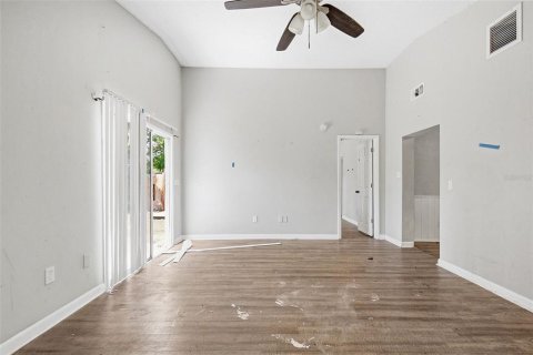 House in Largo, Florida 3 bedrooms, 117.89 sq.m. № 2403157 - photo 9