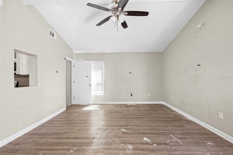 House in Largo, Florida 3 bedrooms, 117.89 sq.m. № 2403157 - photo 8