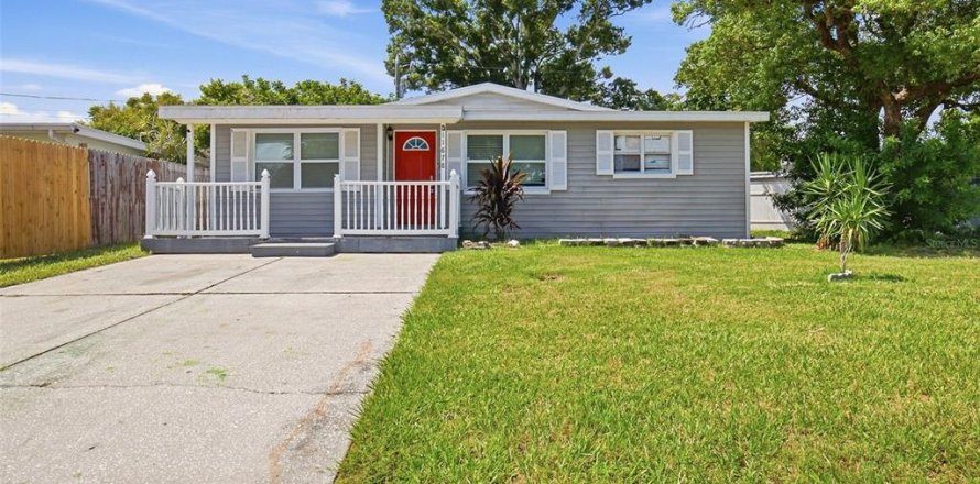 House in Largo, Florida 3 bedrooms, 117.89 sq.m. № 2403157