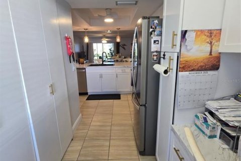 Condo in Englewood, Florida, 2 bedrooms  № 2110258 - photo 22