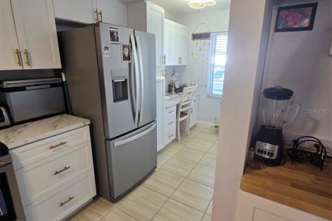 Condo in Englewood, Florida, 2 bedrooms  № 2110258 - photo 20