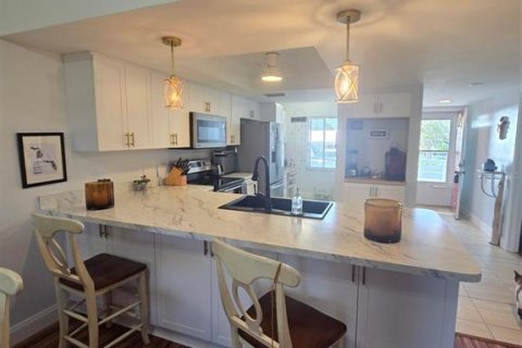 Condo in Englewood, Florida, 2 bedrooms  № 2110258 - photo 17