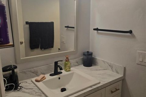 Condo in Englewood, Florida, 2 bedrooms  № 2110258 - photo 27