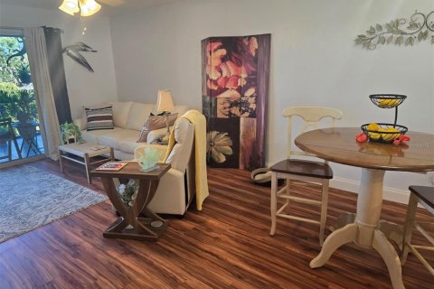 Condo in Englewood, Florida, 2 bedrooms  № 2110258 - photo 12