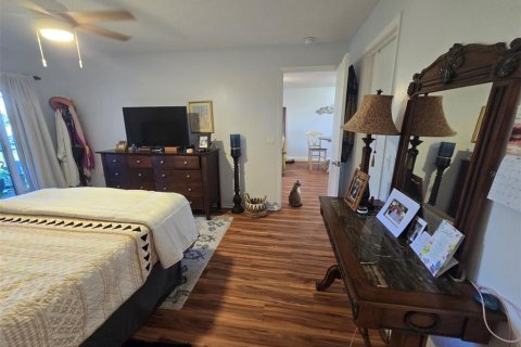 Condo in Englewood, Florida, 2 bedrooms  № 2110258 - photo 24