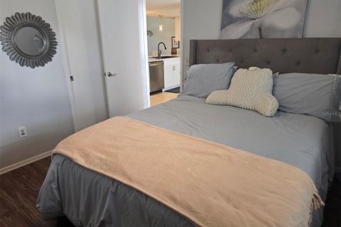 Condo in Englewood, Florida, 2 bedrooms  № 2110258 - photo 7