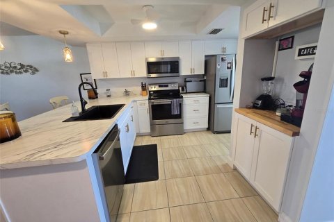 Condo in Englewood, Florida, 2 bedrooms  № 2110258 - photo 18