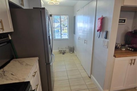 Condo in Englewood, Florida, 2 bedrooms  № 2110258 - photo 19