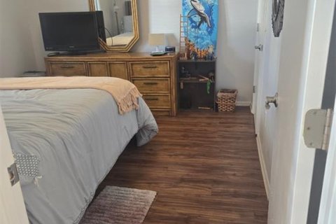 Condo in Englewood, Florida, 2 bedrooms  № 2110258 - photo 8