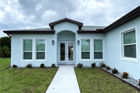 House in Punta Gorda, Florida 3 bedrooms, 205.69 sq.m. № 1908794 - photo 2