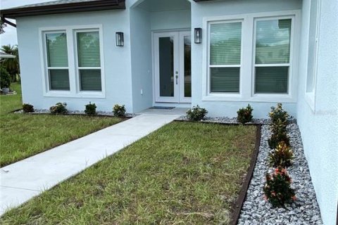 House in Punta Gorda, Florida 3 bedrooms, 205.69 sq.m. № 1908794 - photo 3