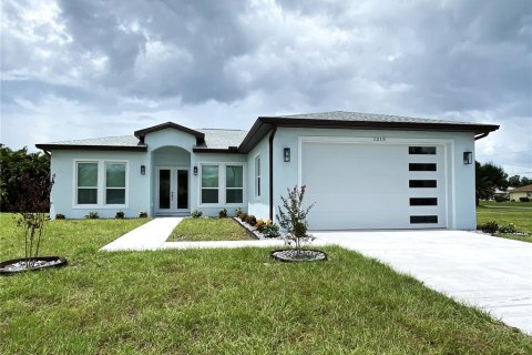 House in Punta Gorda, Florida 3 bedrooms, 205.69 sq.m. № 1908794 - photo 1