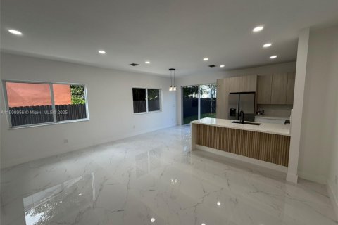 Townhouse in Miami, Florida 3 bedrooms № 1953434 - photo 10