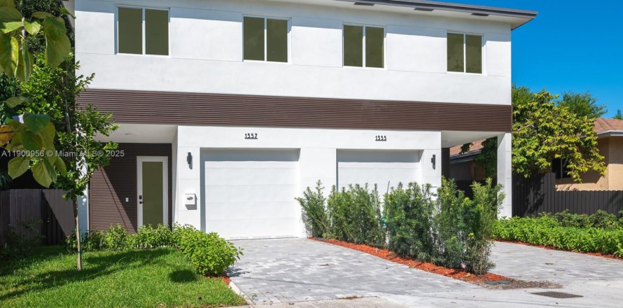 Townhouse in Miami, Florida 3 bedrooms № 1953434