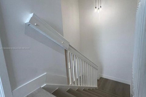 Townhouse in Miami, Florida 3 bedrooms № 1953434 - photo 19