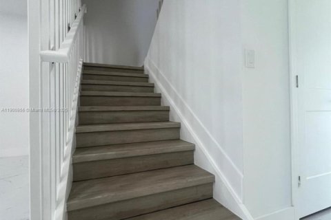 Townhouse in Miami, Florida 3 bedrooms № 1953434 - photo 20