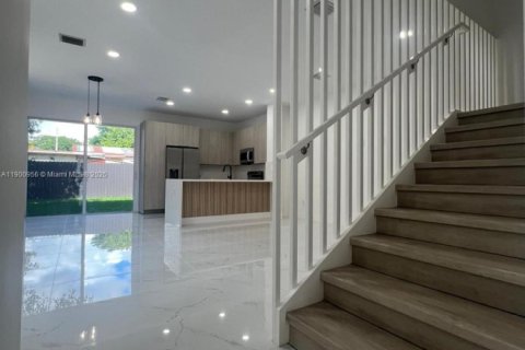 Townhouse in Miami, Florida 3 bedrooms № 1953434 - photo 6