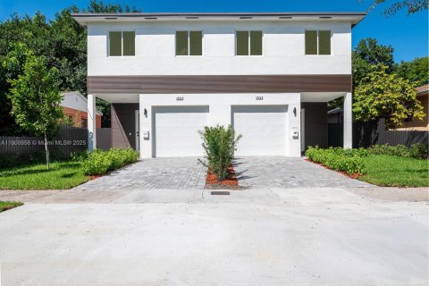 Townhouse in Miami, Florida 3 bedrooms № 1953434 - photo 2