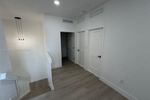Townhouse in Miami, Florida 3 bedrooms № 1953434 - photo 23