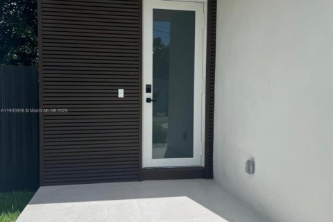 Townhouse in Miami, Florida 3 bedrooms № 1953434 - photo 5