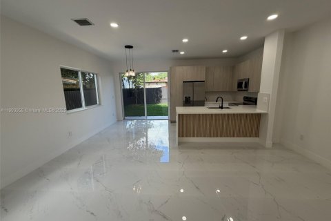 Townhouse in Miami, Florida 3 bedrooms № 1953434 - photo 9