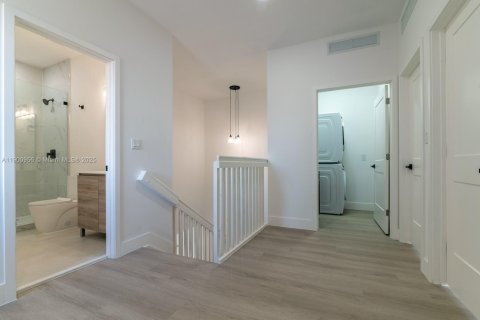 Townhouse in Miami, Florida 3 bedrooms № 1953434 - photo 22