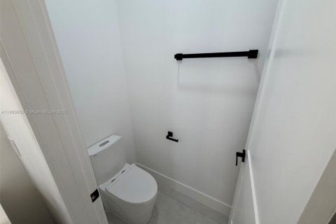 Townhouse in Miami, Florida 3 bedrooms № 1953434 - photo 30