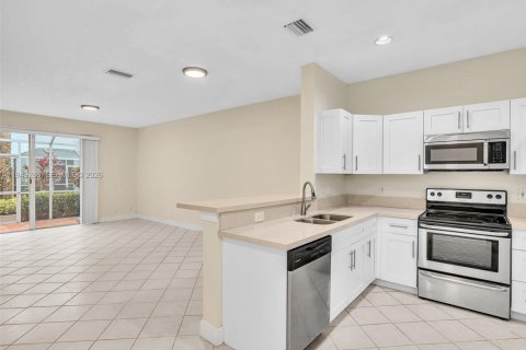 Touwnhouse à louer à Weston, Floride: 2 chambres, 105.07 m2 № 2001927 - photo 11