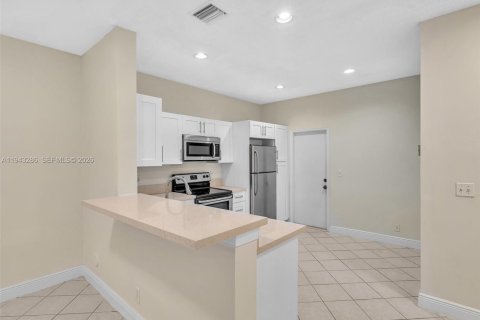 Touwnhouse à louer à Weston, Floride: 2 chambres, 105.07 m2 № 2001927 - photo 12