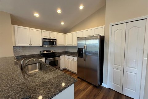 House in Sarasota, Florida 2 bedrooms, 100.33 sq.m. № 2122931 - photo 5