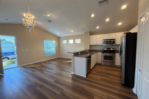 House in Sarasota, Florida 2 bedrooms, 100.33 sq.m. № 2122931 - photo 4
