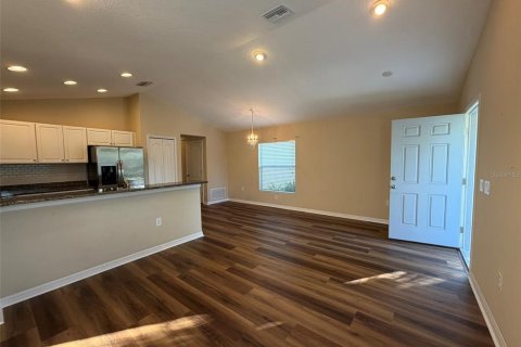 House in Sarasota, Florida 2 bedrooms, 100.33 sq.m. № 2122931 - photo 3
