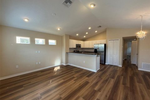 House in Sarasota, Florida 2 bedrooms, 100.33 sq.m. № 2122931 - photo 2